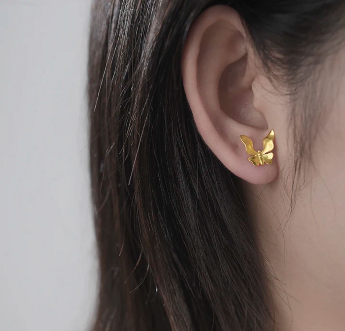 Pequeño pendiente de mariposa