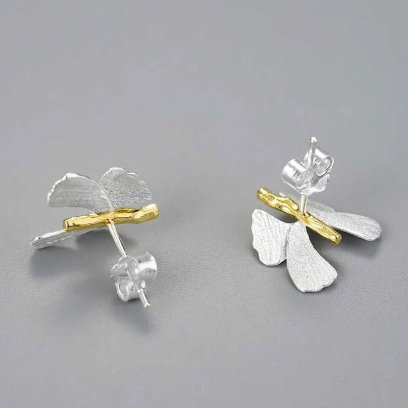 Pequeño pendiente de mariposa