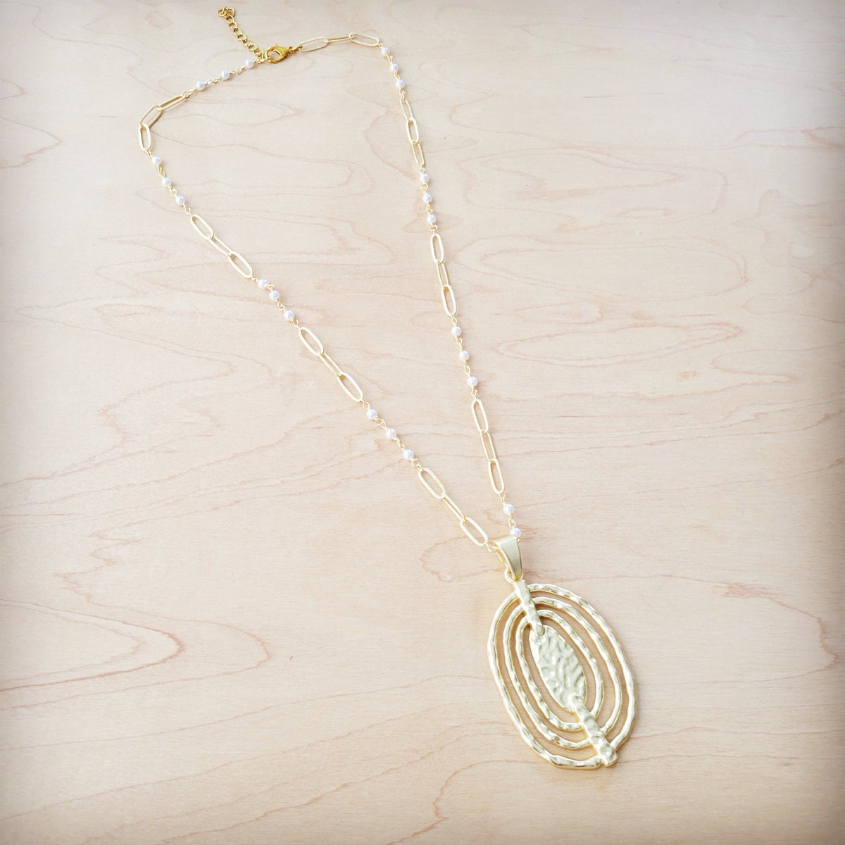 **Matte Gold Multi-Oval Pendant on Pearl and Gold Chain Necklace 261u