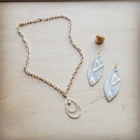 Collar de oro mate con colgante de perla de oro mate 259o 