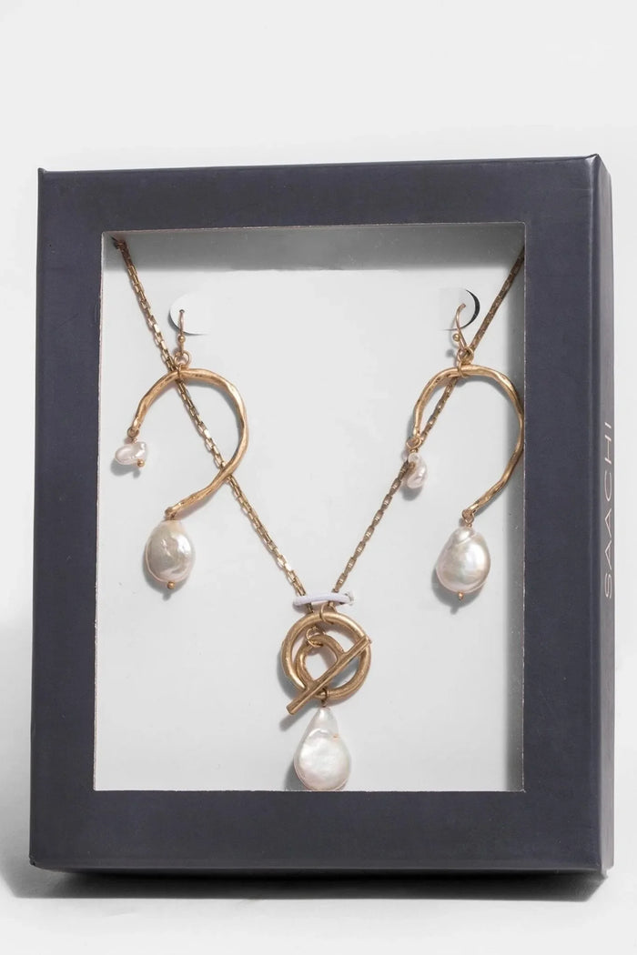 SAACHI pearl earrings in a gift box, featuring elegant pearl dangle earrings with a classic design.