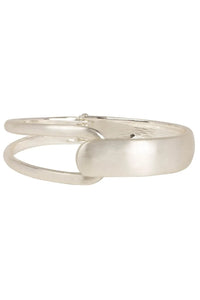SAACHI overlap hinged bracelet with smooth metal finish, showcasing elegant design and secure hinge closure.