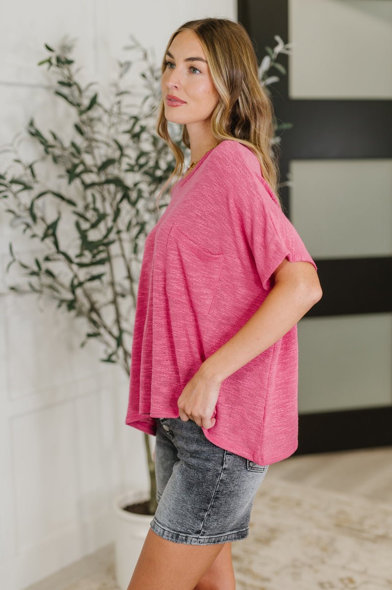 Blusa con mangas dolman fluidas en rosa intenso