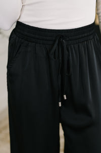 Pantalones de pierna ancha City Ease en negro