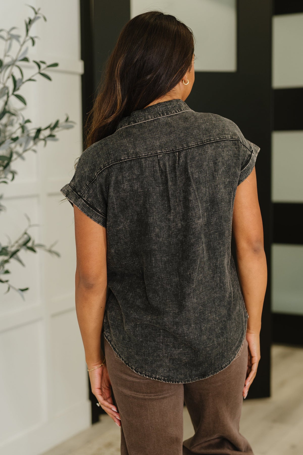 Blusa abotonada Cloud Nine to Five en negro ceniza