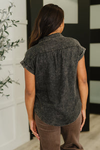 Blusa abotonada Cloud Nine to Five en negro ceniza