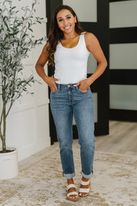 Pantalón boyfriend clásico de tiro medio con puños Colette