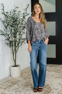 Blusa tejida con efecto arrugado profundo en gris duna