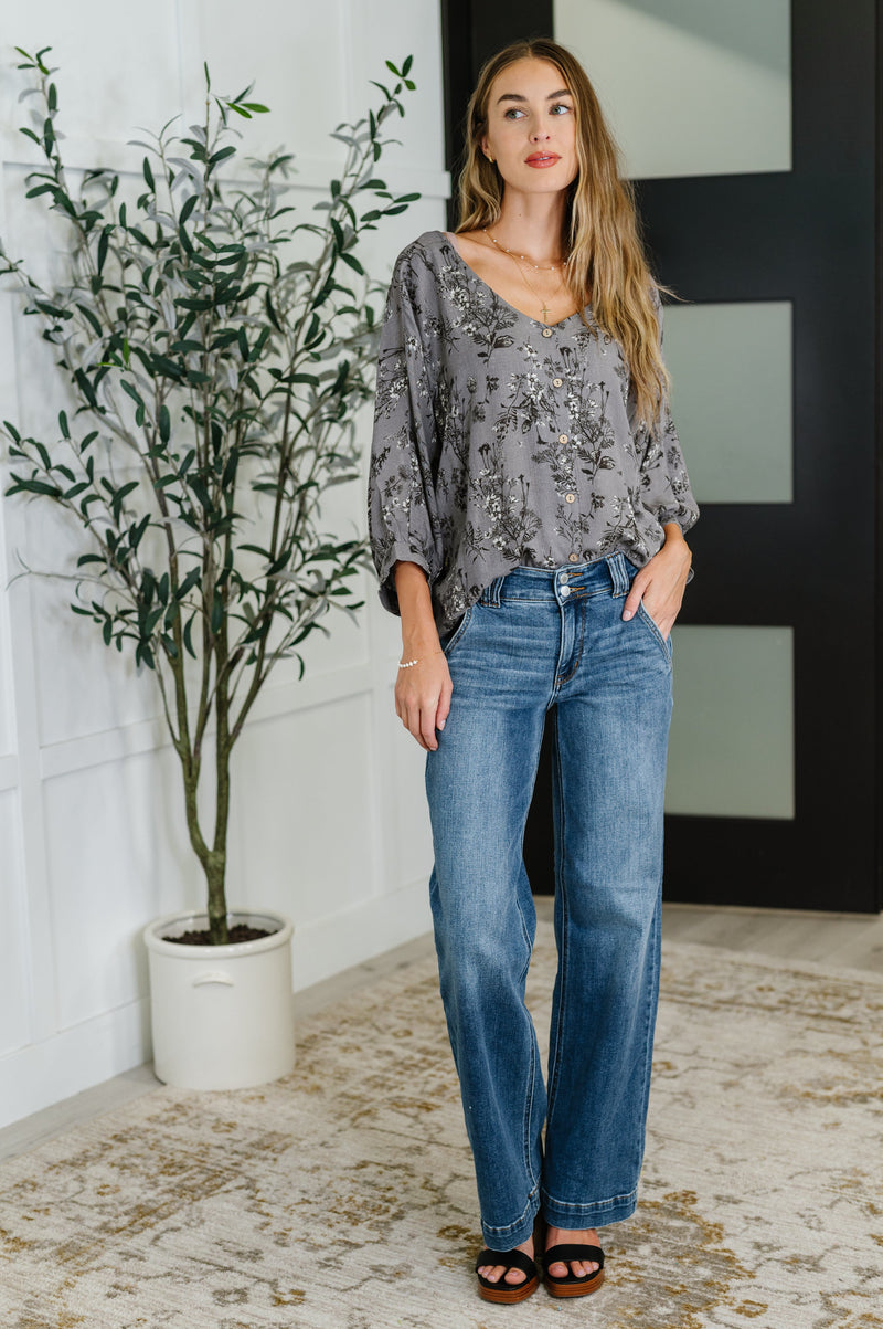 Blusa tejida con efecto arrugado profundo en gris duna