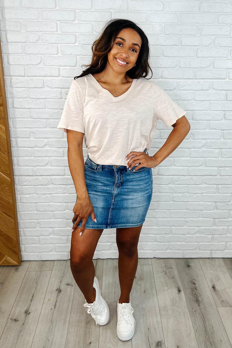 No tengo que elegir la camiseta con cuello en V en color avena