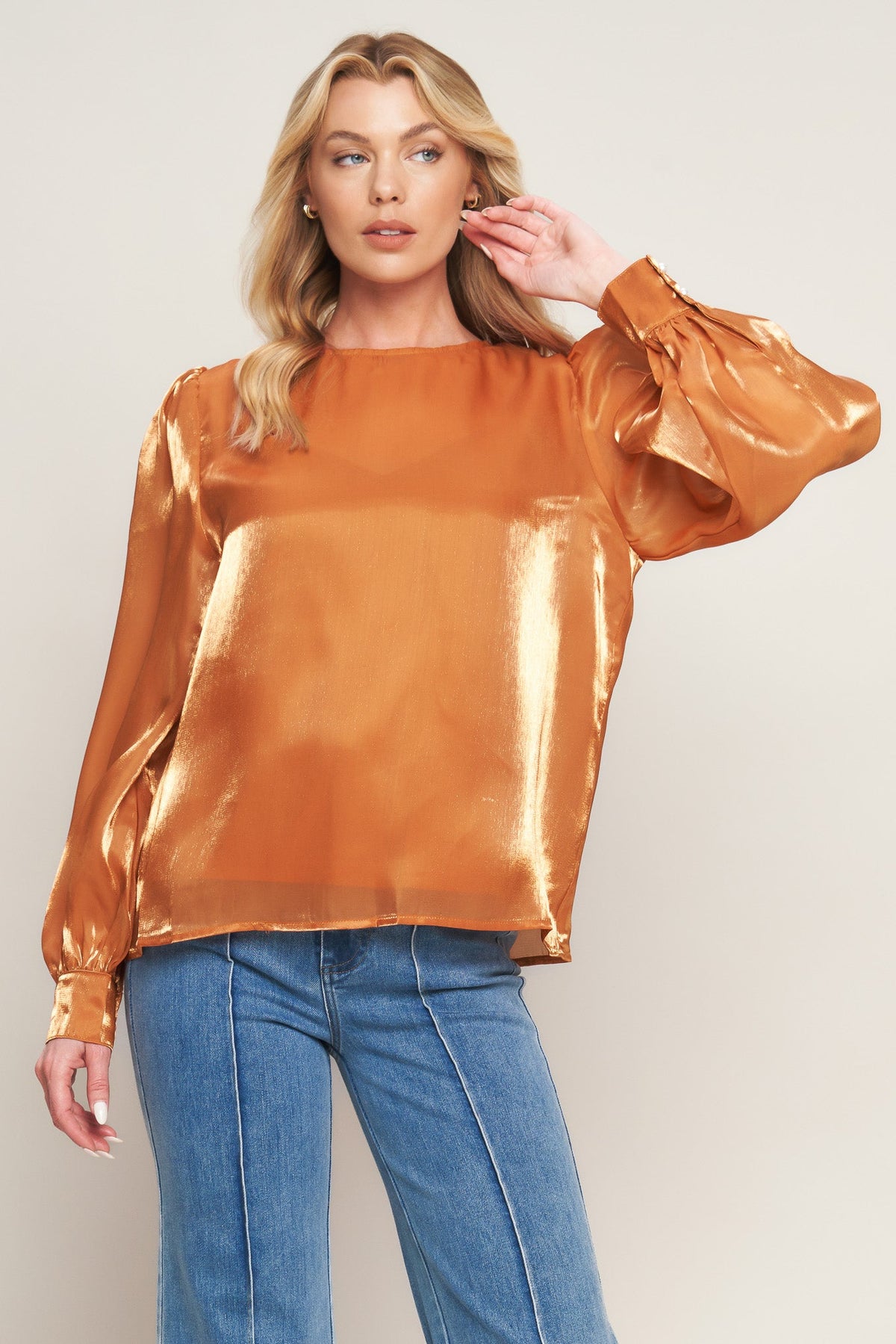 OUTING LIGHT WOVEN TOP