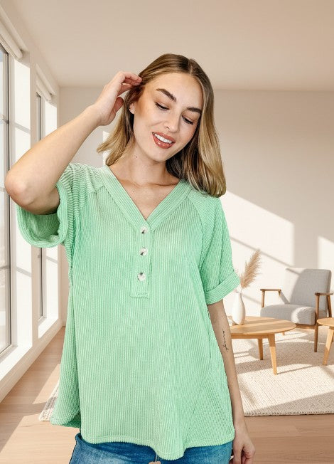 Camiseta sencilla y atrevida con cuello en V en verde menta