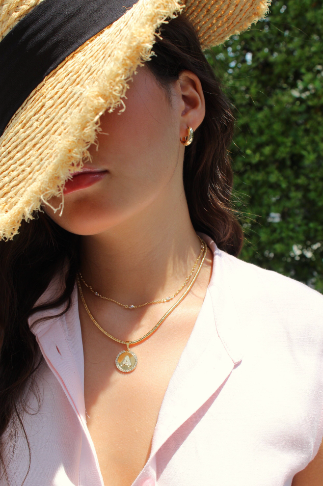 Pendientes Huggie pequeños, minimalistas y sencillos