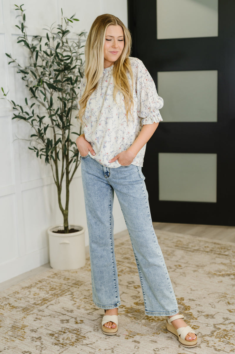 Blusa de cuello alto con volantes Sweet Ruffle Affair en azul