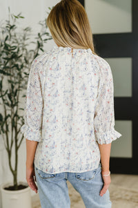 Blusa de cuello alto con volantes Sweet Ruffle Affair en azul
