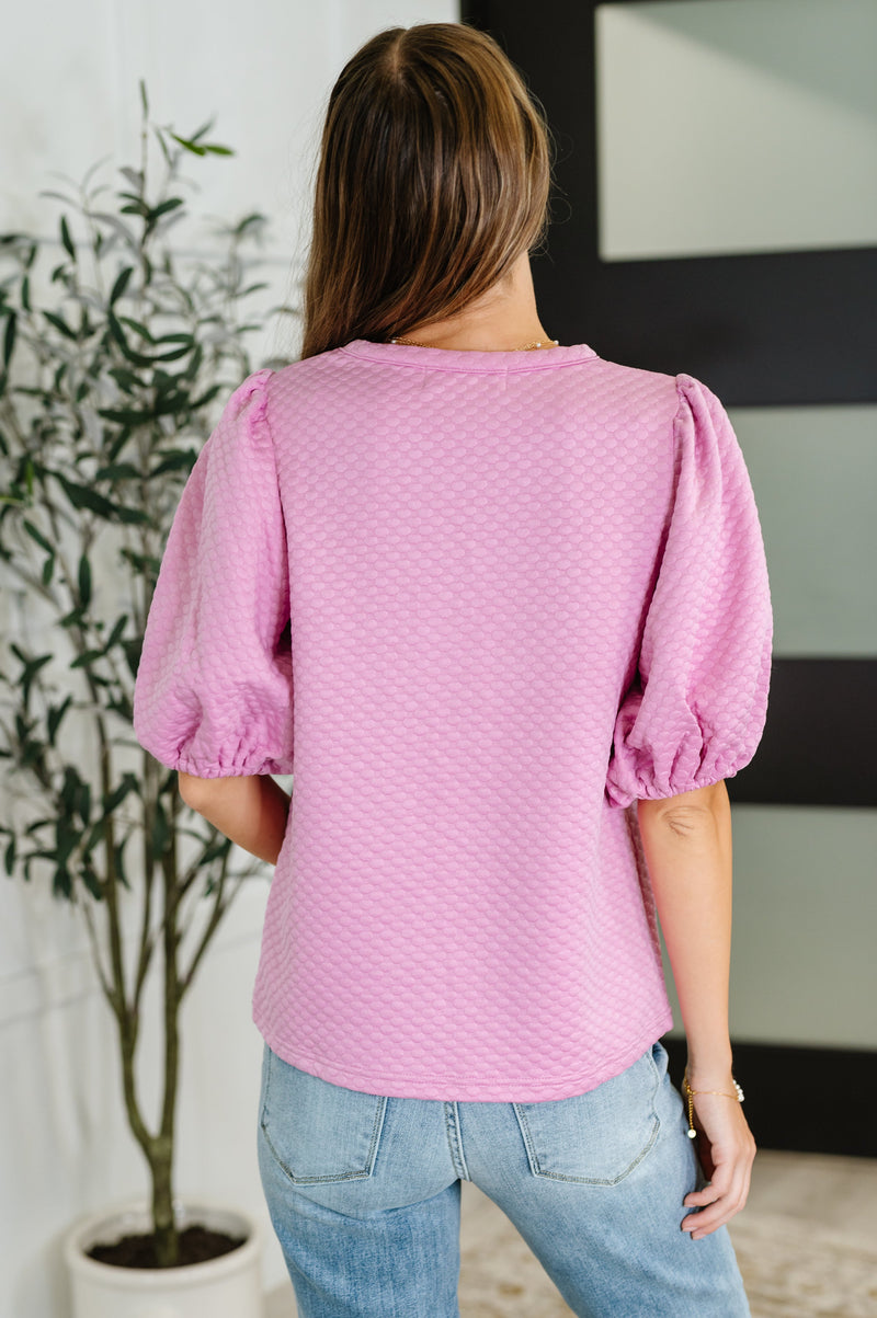 Blusa texturizada con mangas globo en color rosa
