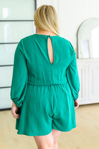 Mono de gala fuera de juego