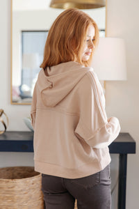 Sudadera con capucha retro Heartthrob en beige
