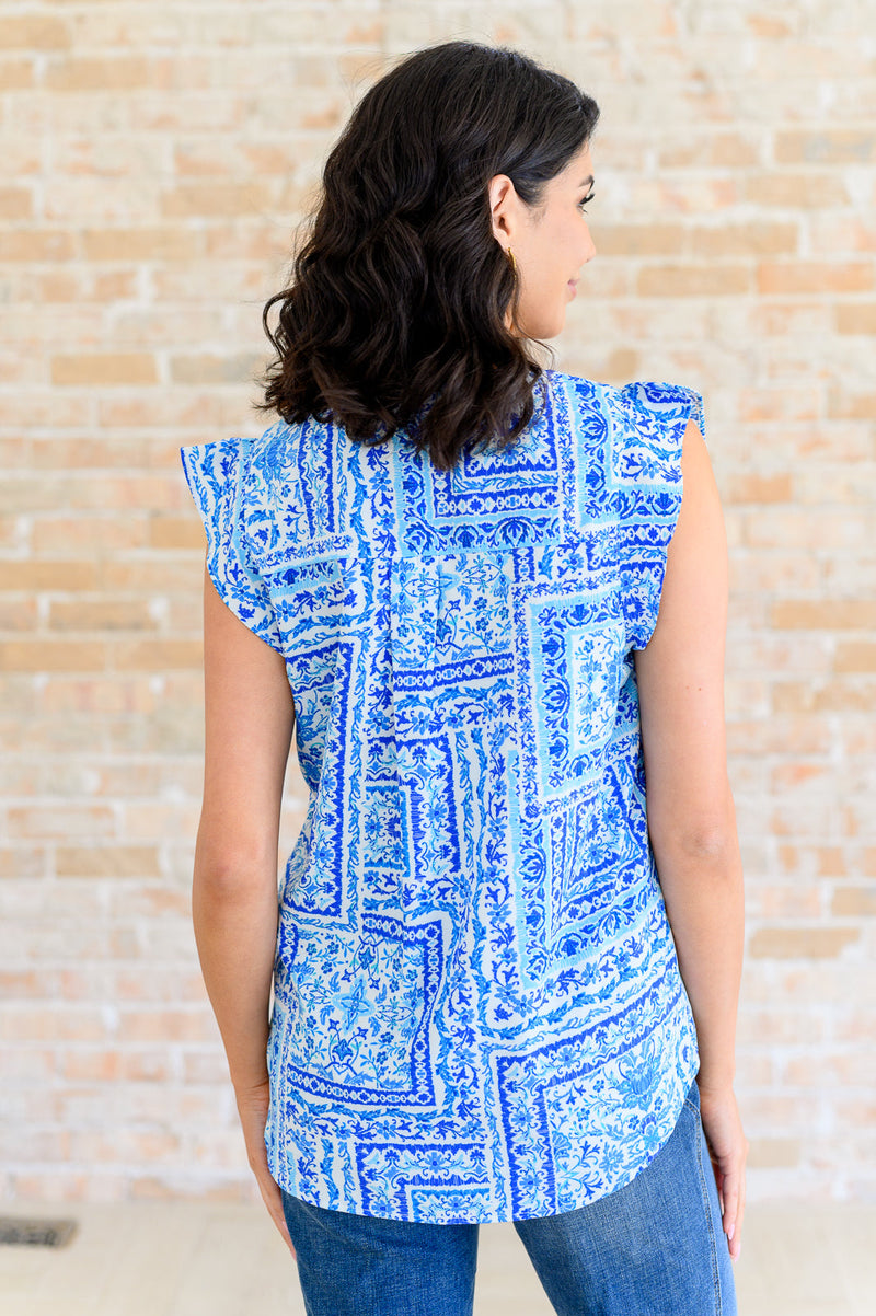 Top con cuello en V Keep Me Coming en color marfil real