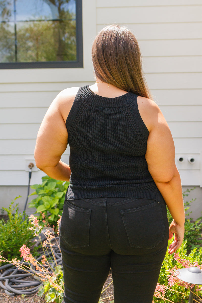 Suéter sin mangas con cuello halter y compromiso anterior