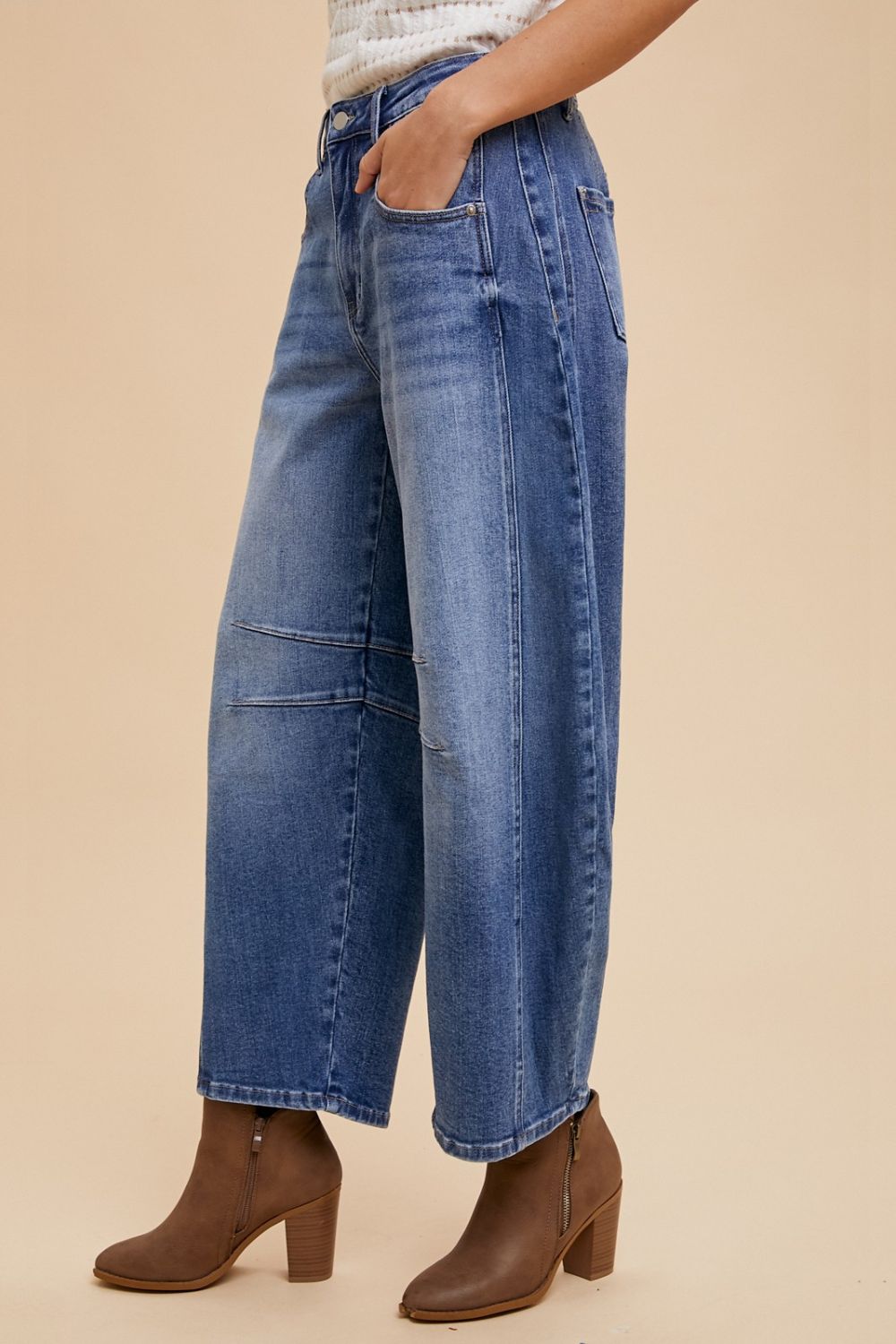 Mid Rise Barrel Leg Jeans with Pockets