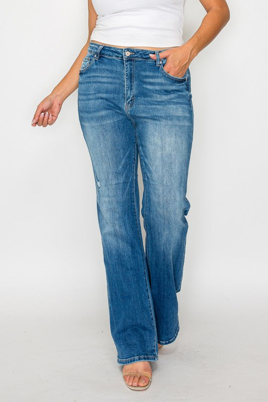 Distressed High Rise Jeans with Pockets