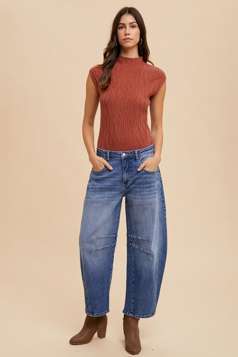 Mid Rise Barrel Leg Jeans with Pockets