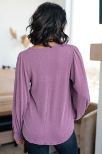 Top con mangas abullonadas "Fiel a tu palabra"