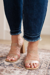 Vaqueros Phillipa de tiro alto con dobladillo suelto